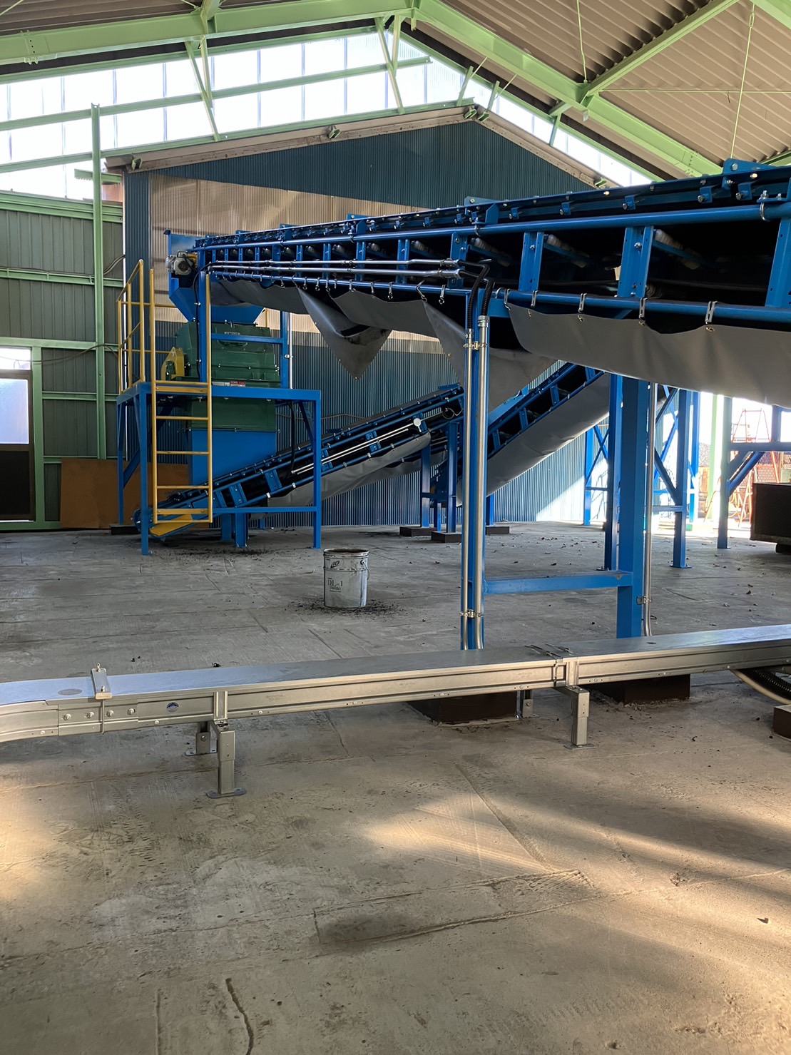 【宮城県】大型2基の連携で「止まらない」現場へ。