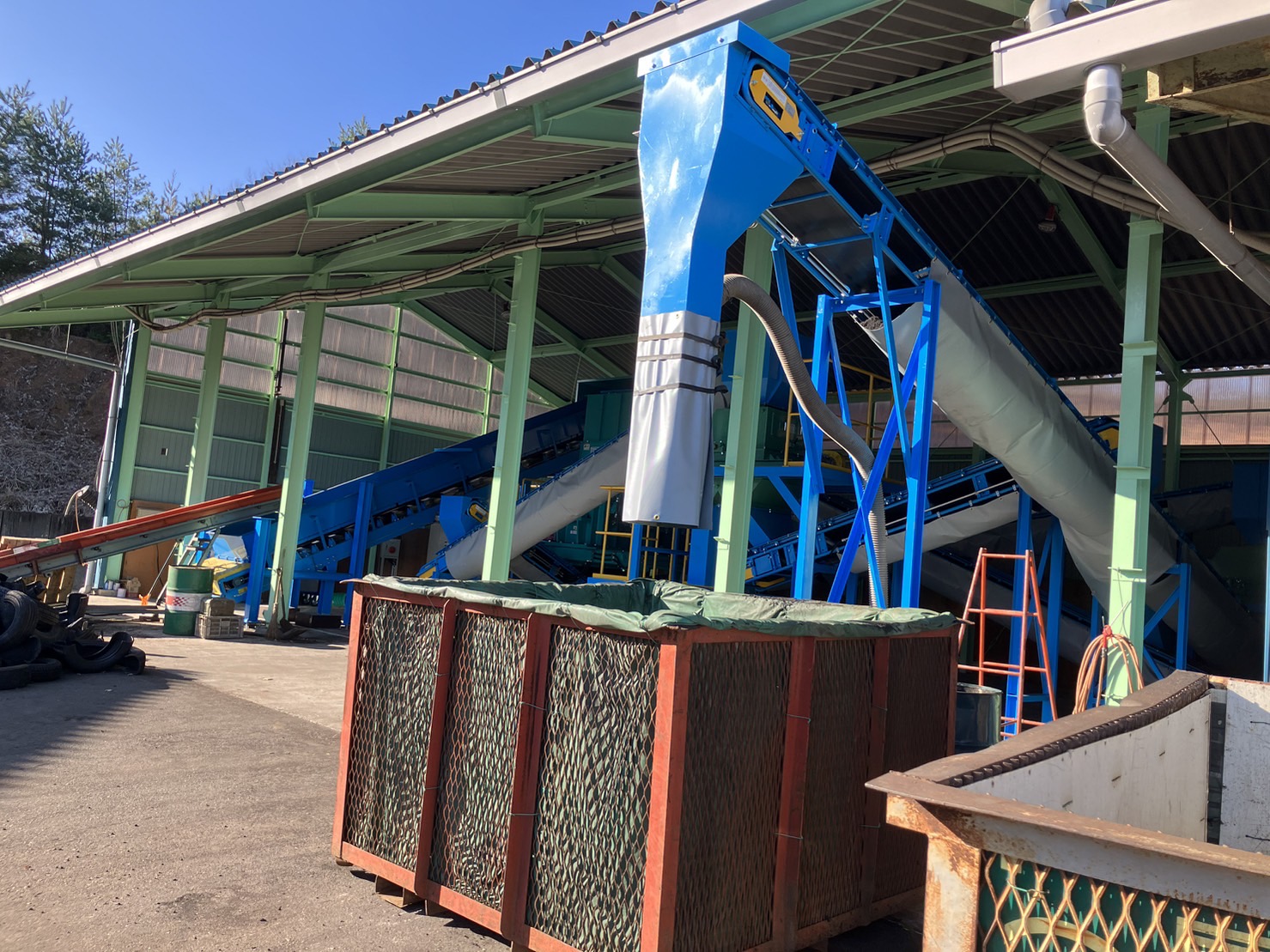 【宮城県】大型2基の連携で「止まらない」現場へ。